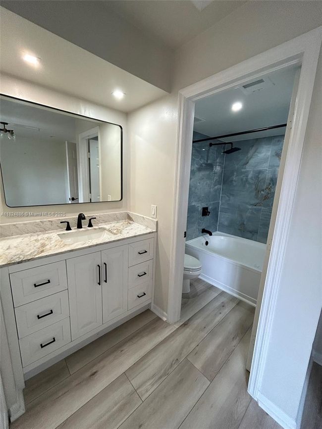 APT-1205 - 2921 Ne 185 Th St, Townhouse with 2 bedrooms, 2 bathrooms and null parking in Aventura FL | Image 8