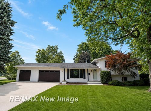 2 Mary Lane Ct, Frankenmuth, MI, 48734-1431 | Card Image