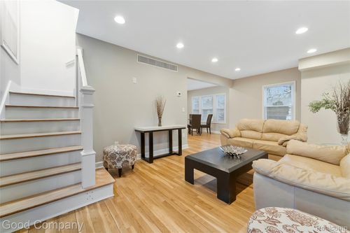 824 Florence Ave, Royal Oak, MI, 48067-2247 | Card Image