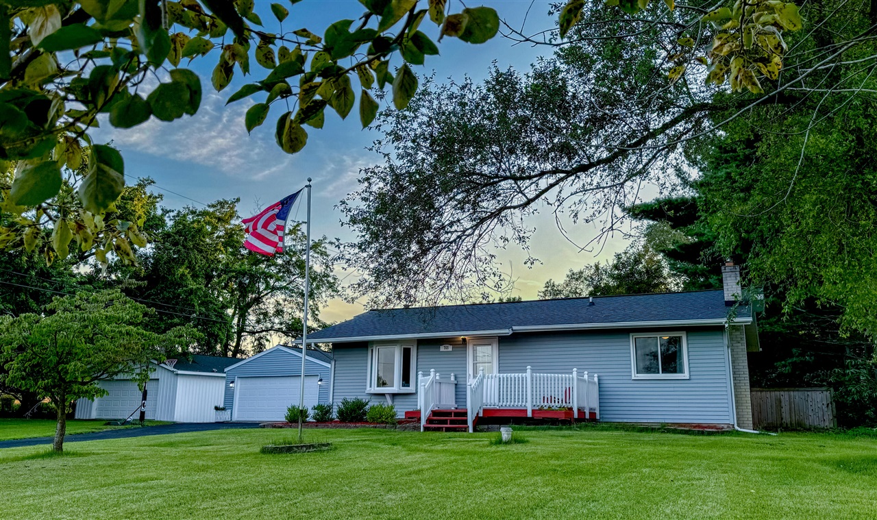 Dollar Lake Dr, Jackson, MI 49201