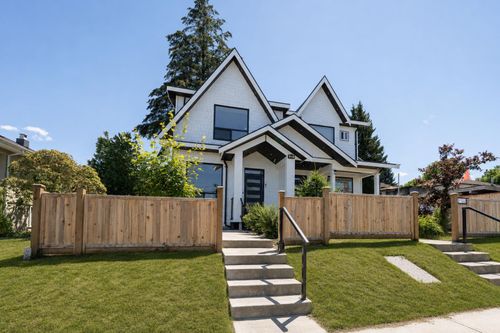 1-122 8th Ave, New Westminster, BC, V3L1X8 | Card Image