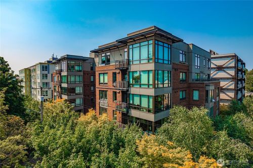504-4547 8th Ave Ne, Seattle, WA, 98105-6707 | Card Image