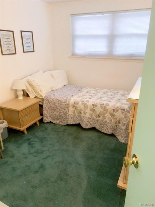 20295 Silver Spring Dr, Northville, MI, 48167-1944 | Card Image