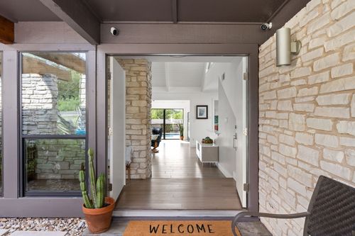 6806 Silvermine Dr, Austin, TX, 78736-1748 | Card Image