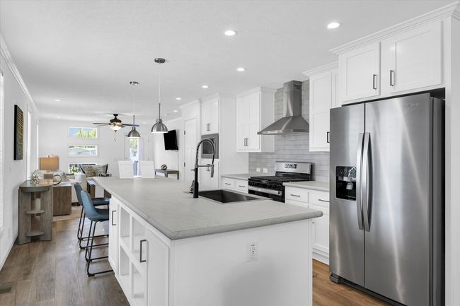 305 Mclean St, Home with 3 bedrooms, 2 bathrooms and 2 parking in Mahomet IL | Image 24