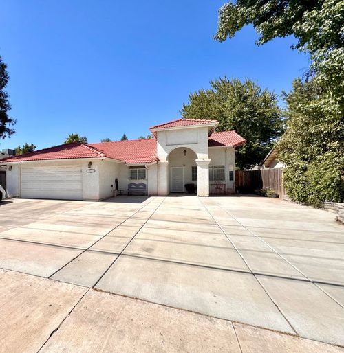 1560 Pioneer Ave, Porterville, CA, 93257-1125 | Card Image