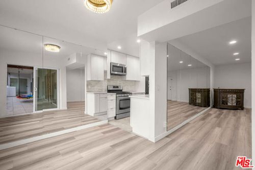 unit-202-423 S Rexford Dr, Beverly Hills, CA, 90212-4091 | Card Image