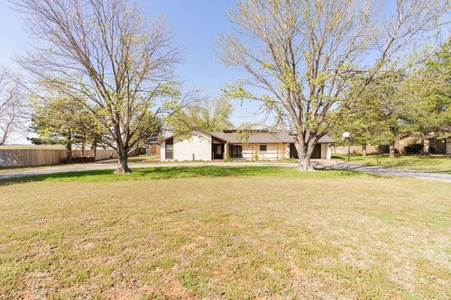 24241 E 1000 Rd, Weatherford, OK, 73096-3041 | Card Image