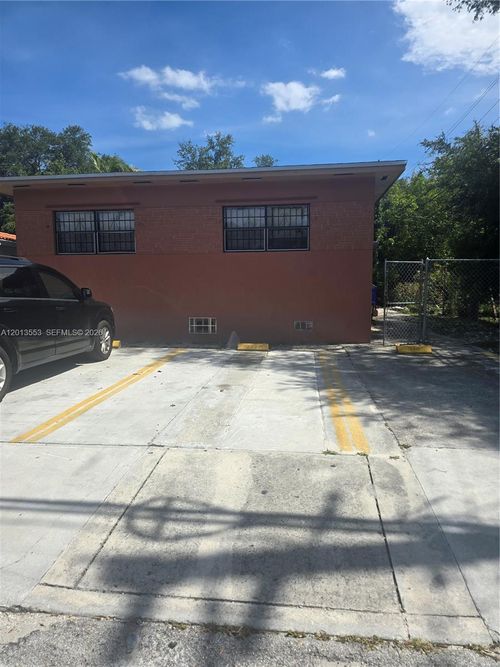 212-210 Nw 69th St, Miami, FL, 33150-4048 | Card Image
