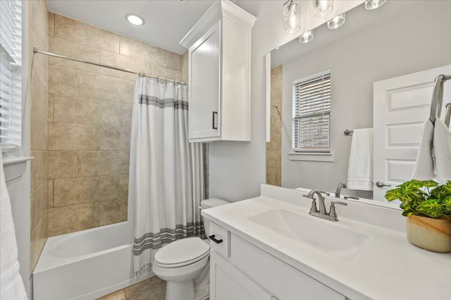 Auxiliary full bath | Image 27