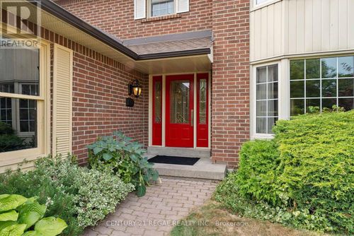 61 Broadbridge Dr, Scarborough, ON, M1C3K5 | Card Image