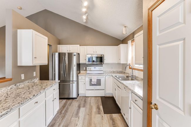 10-web-or-mls-1540-Yorkshire-Ln-10.jpg | Image 10