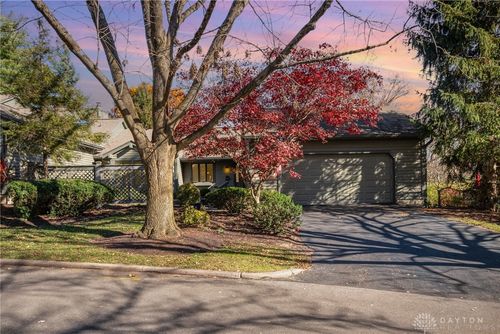 22 Woodcreek Dr, Blue Ash, OH, 45241-3255 | Card Image