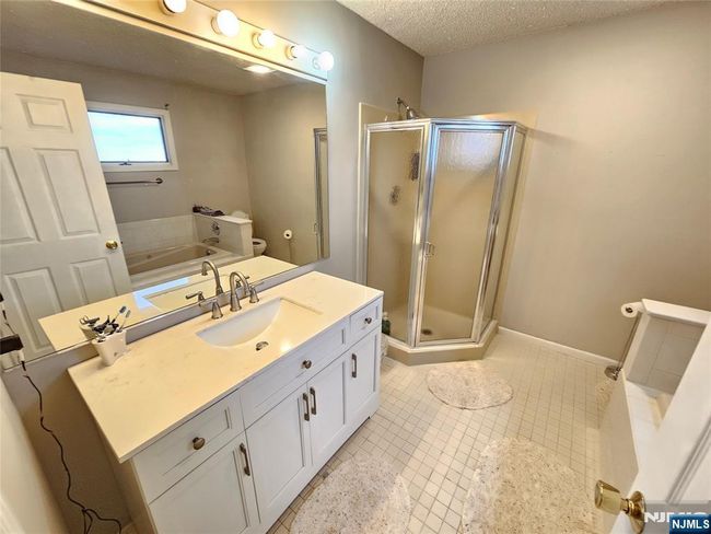 403 Heights Dr, Townhouse with 2 bedrooms, 3 bathrooms and null parking in Haledon NJ | Image 16