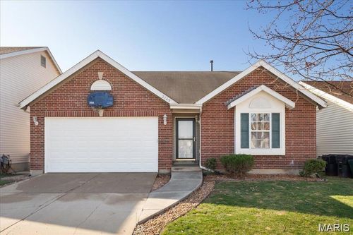 2749 Brookmeadow Dr, Belleville, IL, 62221-7116 | Card Image