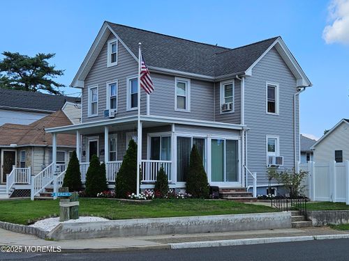 127 Chingarora Ave, Keyport, NJ, 07735-1048 | Card Image