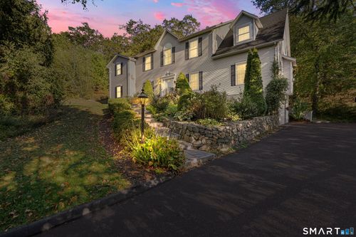 2 Abbey Ln, Newtown, CT, 06470-2784 | Card Image