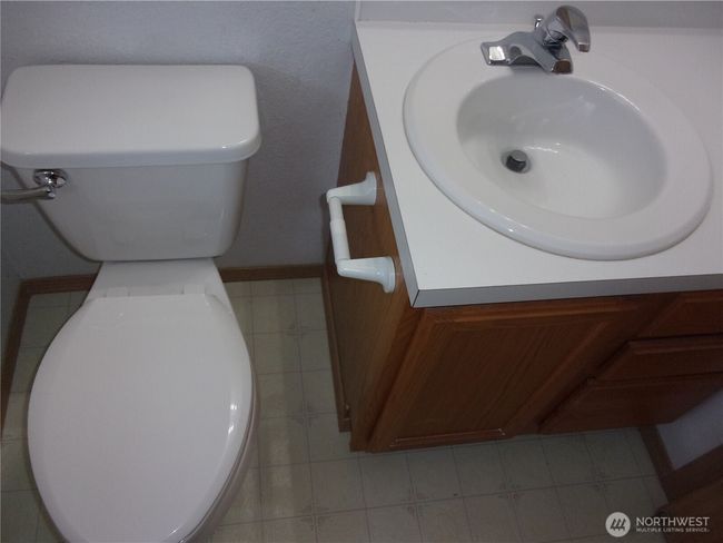 Primary bath. | Image 18
