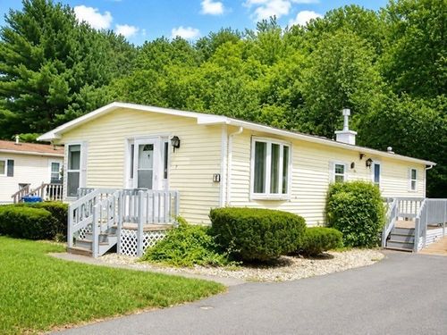 1 Canterbury Ln, Rockland, MA, 02370-2829 | Card Image