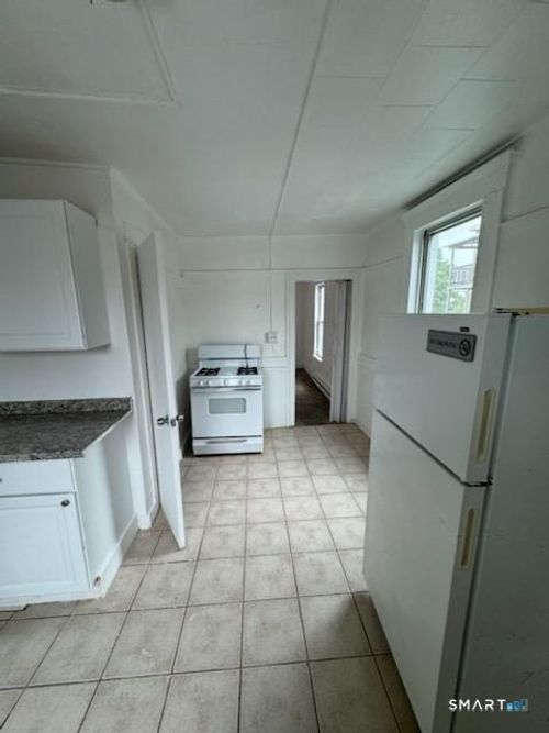 229 Helen Street, Bridgeport, CT, 06608 | Card Image