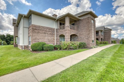 2933 W Drexel Ave, Franklin, WI, 53132-7010 | Card Image