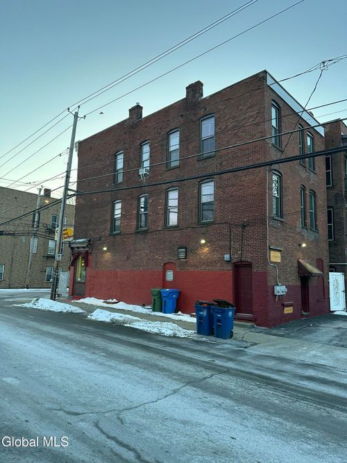 8 Garner St, Cohoes, NY, 12047-2528 | Card Image