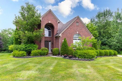 23640 Woodside Ct, South Lyon, MI, 48178-8248 | Card Image