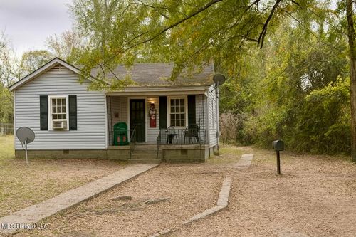 220 Rogers Cir, Brookhaven, MS, 39601-2537 | Card Image