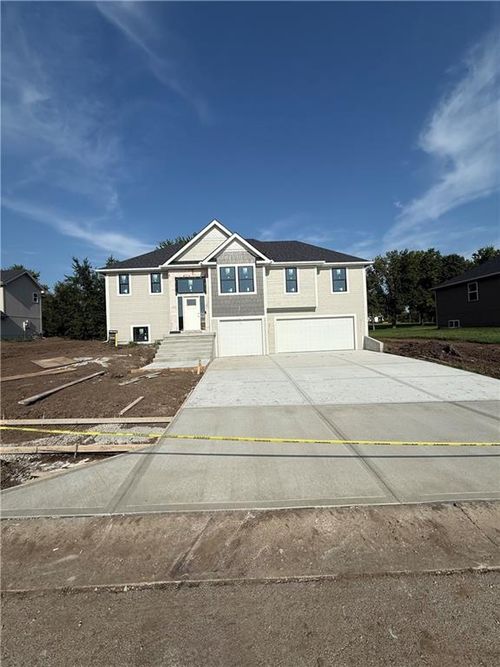 12406 Morgan St, Excelsior Springs, MO, 64024-2950 | Card Image