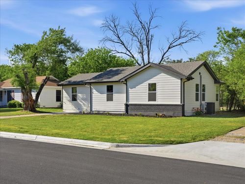 810 Cordell St, Denton, TX, 76201-2670 | Card Image