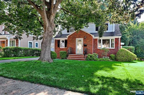 136 Elm St, Cresskill, NJ, 07626-1807 | Card Image
