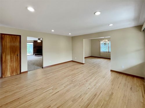 43 Elm Ave, Glen Cove, NY, 11542-3120 | Card Image