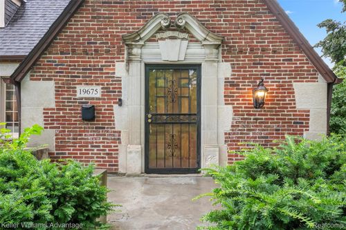 19675 Stratford Rd, Detroit, MI, 48221-3501 | Card Image