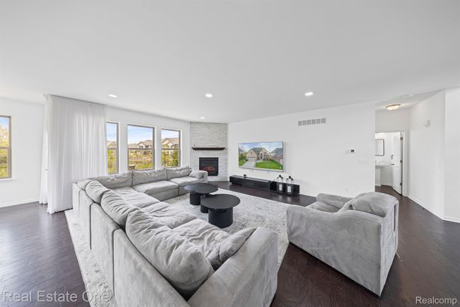 41829 Steinbeck Gln, House other with 4 bedrooms, 3 bathrooms and null parking in Novi MI | Image 10