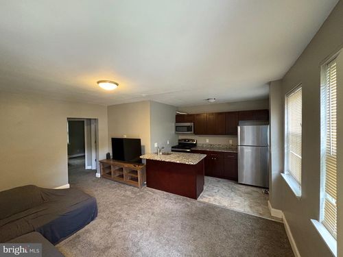 911 Saint Dunstans Rd, BALTIMORE, MD, 21212-3743 | Card Image