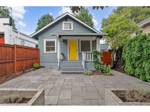 2817 Ne Weidler St, Portland, OR, 97232-1985 | Card Image