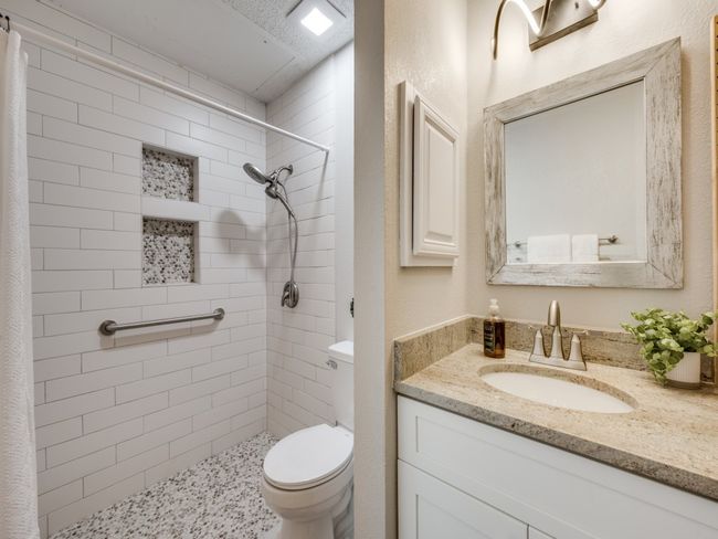 APT-308 - 1603 Marsh Ln, Condo with 2 bedrooms, 1 bathrooms and null parking in Carrollton TX | Image 18