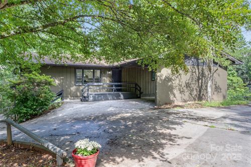 211 Greenbrier St, Franklin, NC, 28734-0708 | Card Image