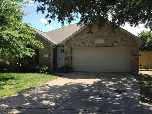 5010 Chase Mountain Dr, Bacliff, TX, 77518-2400 | Card Image