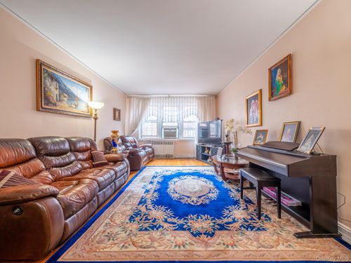3h-102-40 67 Drive Drive, New York, NY, 11375 | Card Image