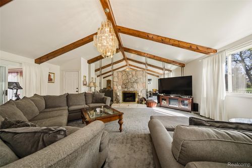 991 E Euclid St, Detroit, MI, 48211-1355 | Card Image