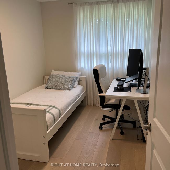 6 Broadpath Rd, Condo with 4 bedrooms, 2 bathrooms and 1 parking in North York ON | Image 5