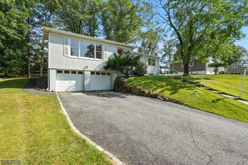 76 Hazelwood Ave, Livingston, NJ, 07039-3841 | Card Image