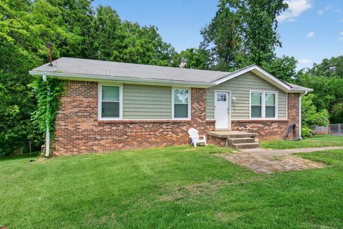 609 Chrisman Dr, Clarksville, TN, 37042-6303 | Card Image