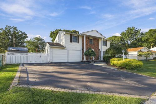 16 Imperial Drive, Brookhaven, NY, 11784 | Card Image