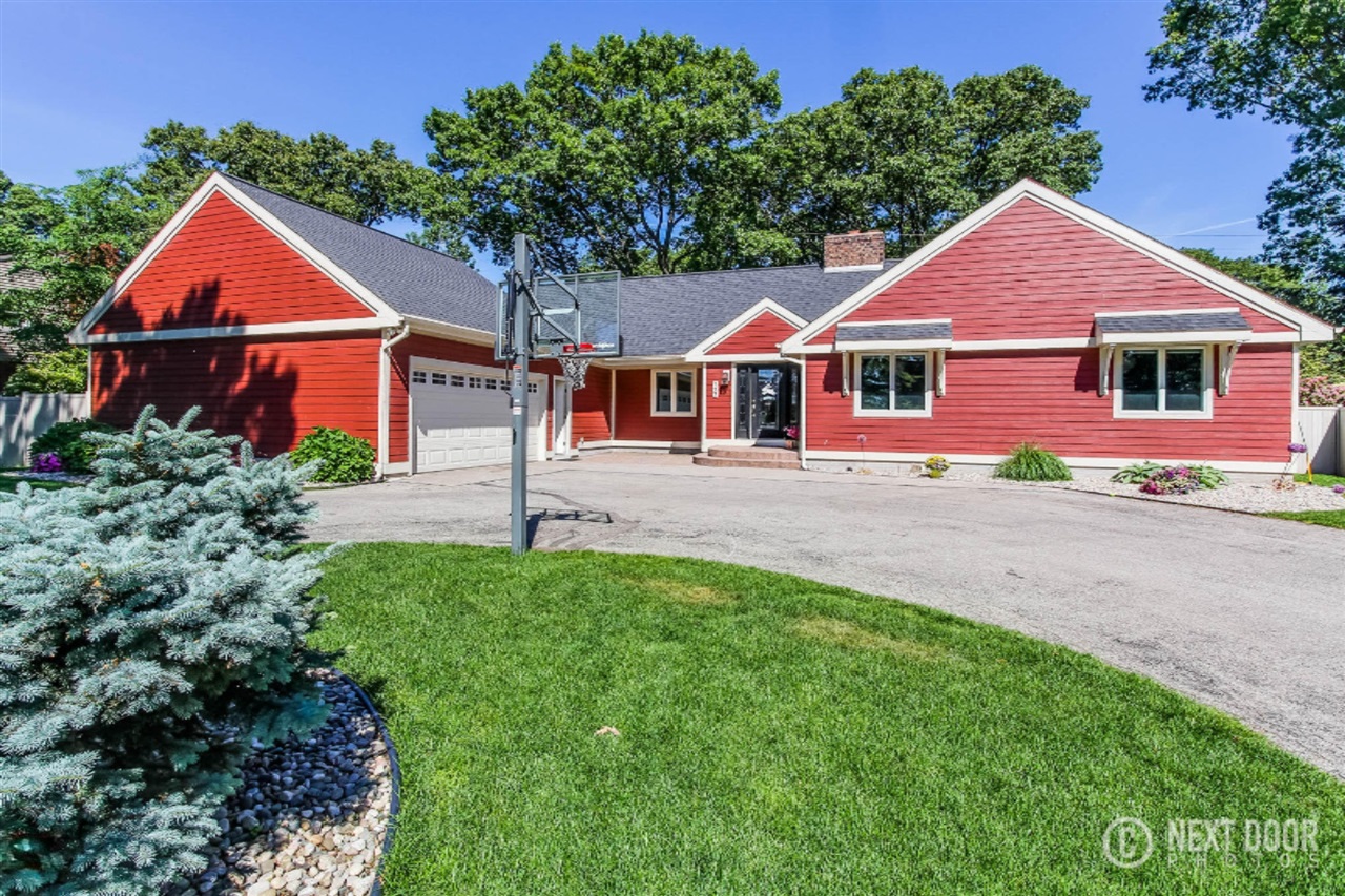 Ruddiman Dr, Muskegon, MI 49445