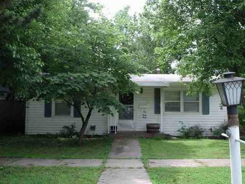 715 W 4th St, Halstead, KS, 67056-2016 | Card Image