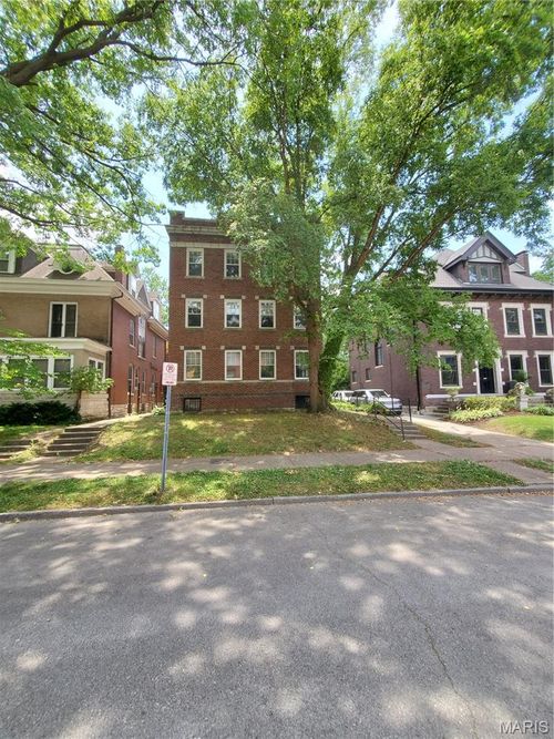 c-5050 Washington Place, St Louis, MO, 63108 | Card Image