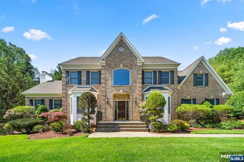 4 Michelle Ct, Harrington Park, NJ, 07640-1200 | Card Image