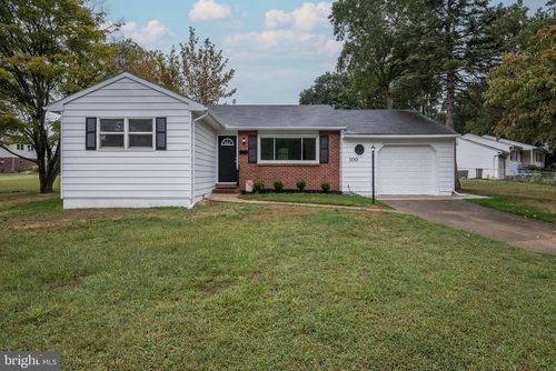 500 E Woodlawn Ave, MAPLE SHADE, NJ, 08052-1137 | Card Image
